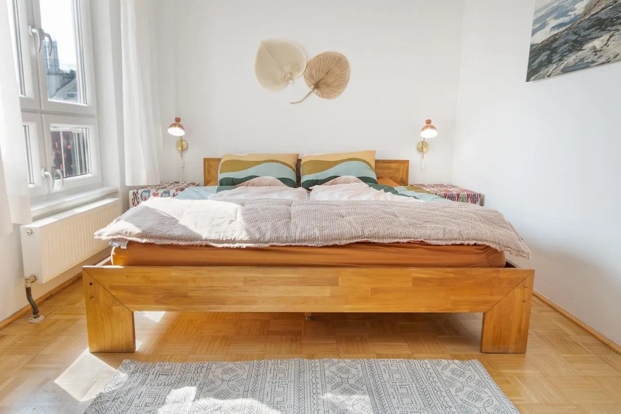 City - Balkon - Workspace - Waschmaschine - U2 & U4 Wenen Appartement