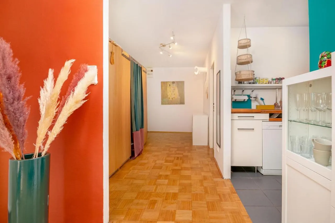 City - Balkon - Workspace - Waschmaschine - U2 & U4 Wenen 0*,