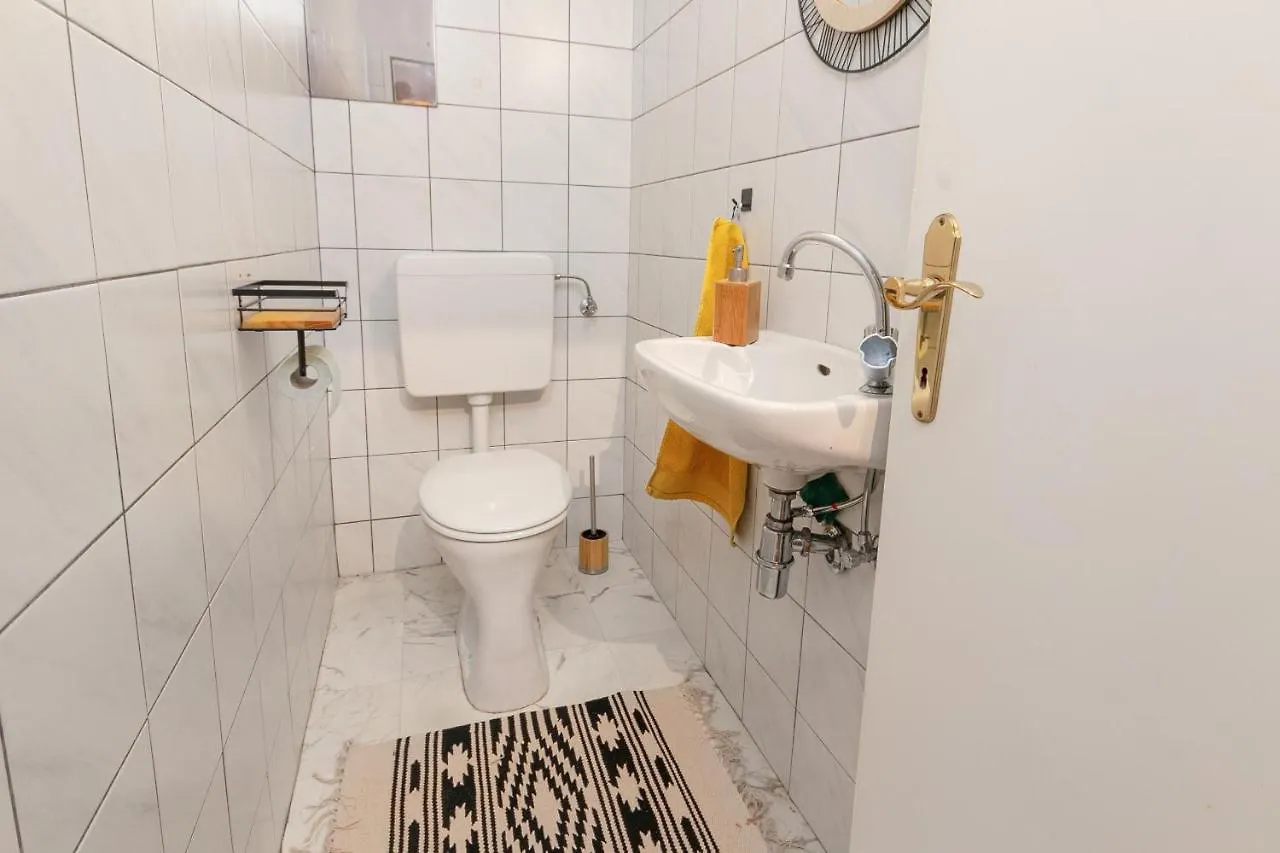 City - Balkon - Workspace - Waschmaschine - U2 & U4 Wenen Appartement